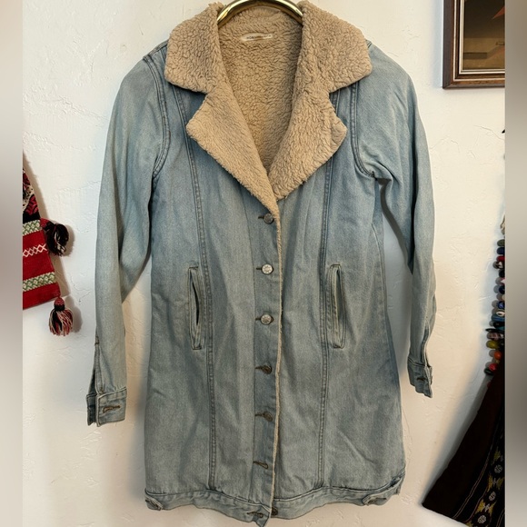 HONEY PUNCH DENIM JACKET SHERPA LINED PAISLEY EMBROIDERED BACK SZ SMALL. - Picture 2 of 11